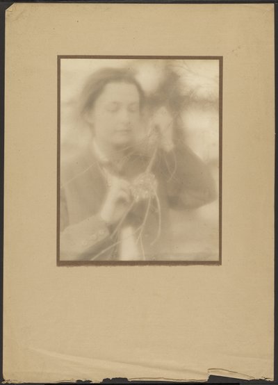 [Ritratto di donna con nido d