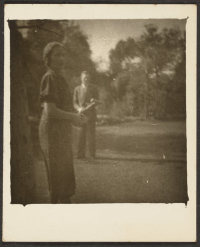 [Donna e uomo nel parco] da Louis Fleckenstein