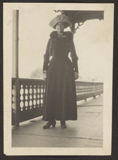 [Donna sul balcone] da Louis Fleckenstein