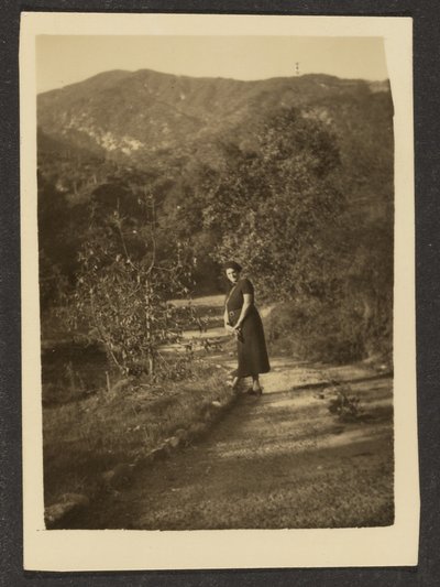 [Donna in cammino] da Louis Fleckenstein