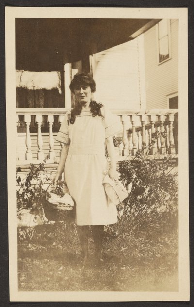 [Donna con cestino da picnic] da Louis Fleckenstein