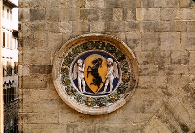 Stemma della gilda della Mercanzia da Luca Della Robbia