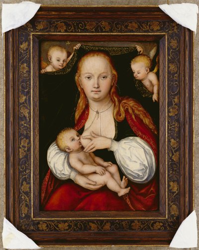La Vergine e il Bambino, tre quarti di lunghezza, con putti che sollevano una tenda dietro da Lucas Cranach