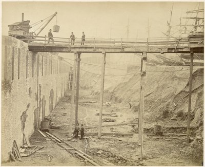 Costruzione del bacino ampliato di Limehouse, Londra, maggio 1869 da Lucas and Tuck