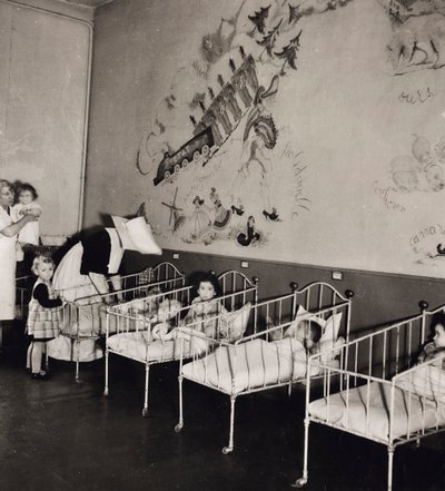 Ragazze in un orfanotrofio francese da Luigi Leoni