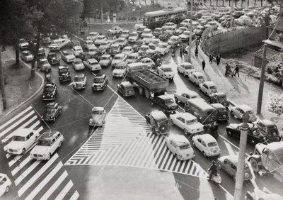 Scena di traffico in una strada di Roma da Luigi Leoni