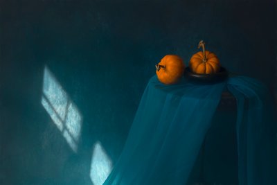 Luce da finestra con zucche autunnali da Lydia Jacobs