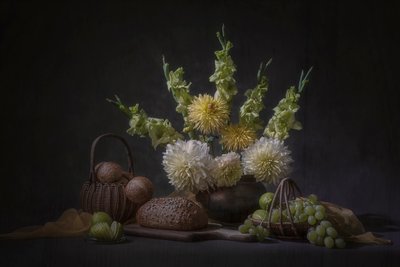Raccolta floreale oscura da Lydia Jacobs