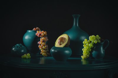 Natura morta in verde acqua scuro da Lydia Jacobs