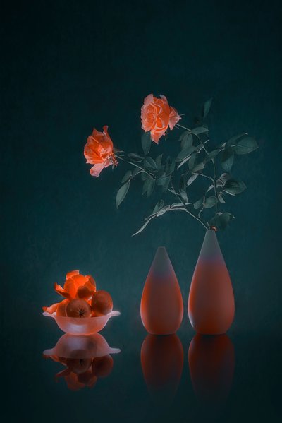 Elegante motivo floreale scuro da Lydia Jacobs