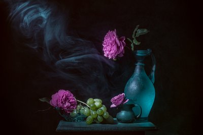 Natura morta con rosa eterea da Lydia Jacobs