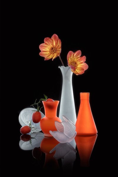 Natura morta con vasi luminosi da Lydia Jacobs