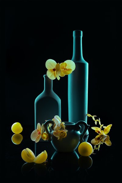 Bottiglie color verde acqua "Golden Orchids" da Lydia Jacobs