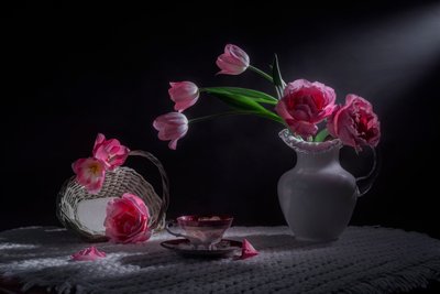 Tulipani rosa malinconici da Lydia Jacobs