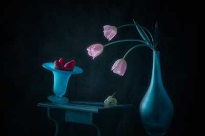Tulipani rosa e fragole da Lydia Jacobs
