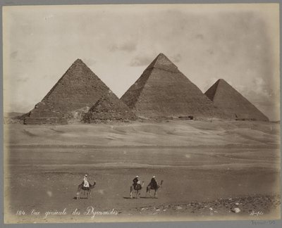 Vista sulle piramidi di Micerino, Chefren e Cheope a Giza da Maison Bonfils