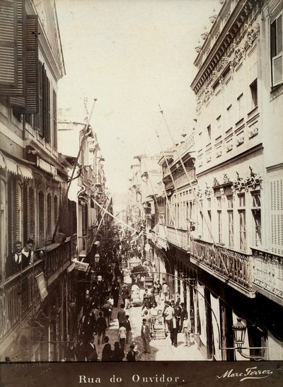 Una strada a Ouvidor, Brasile da Marc Ferrez