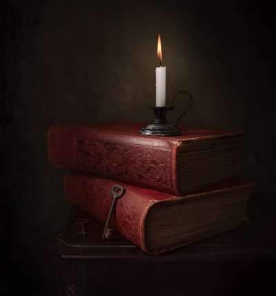 Libri e chiavi a lume di candela da Margareth Perfoncio