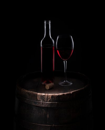 Natura morta con vino rosso classico da Margareth Perfoncio
