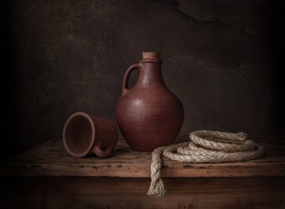 Brocca di terracotta con corda da Margareth Perfoncio