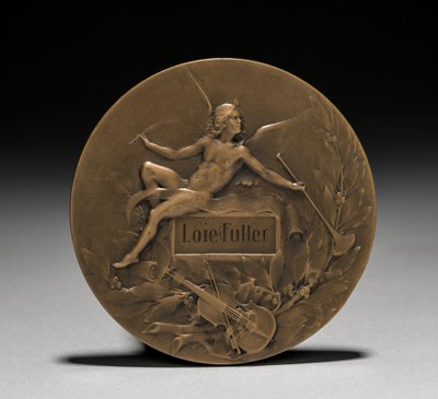 Medaglia presentata a Loïe Fuller dal governo francese: Allegoria della musica (verso) da Marie Alexandre Lucien Coudray