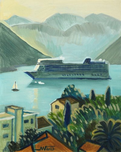 Vista dalla nave da crociera lungo la costa da Marina Gorkaeva