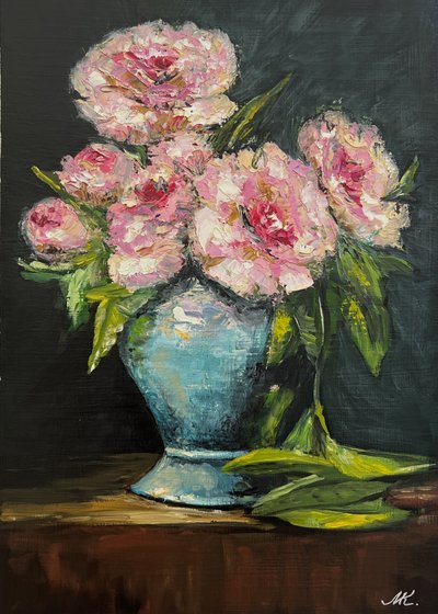 Peonie rosa in un vaso blu da Marina Kozyr