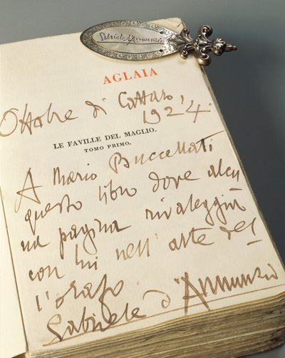 Segnalibro in argento con impugnatura ornata, inciso a mano con motivi naturali e firma autografa di Gabriele D