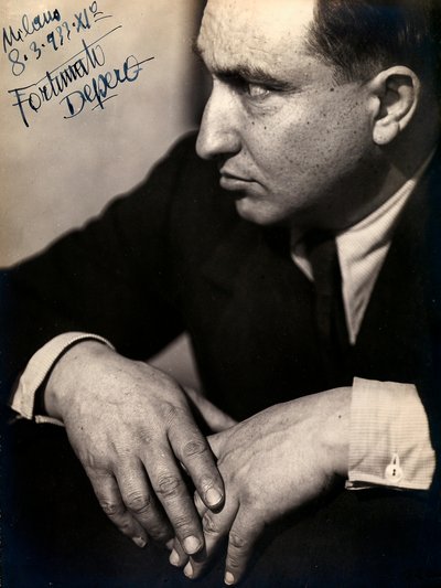 Ritratto del pittore futurista Fortunato Depero scattato l