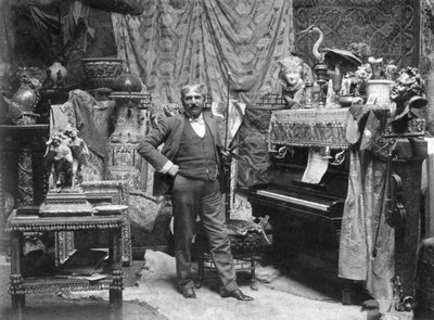 Ritratto a figura intera del pittore Francesco Vinea nello studio di piazza Donatello a Firenze da Mario Nunes Vais