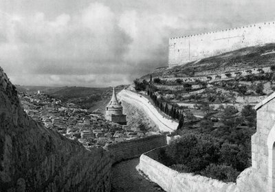 Luoghi di sepoltura ebraici vicino al Muro di Gerusalemme, 1937 da Martin Hurlimann