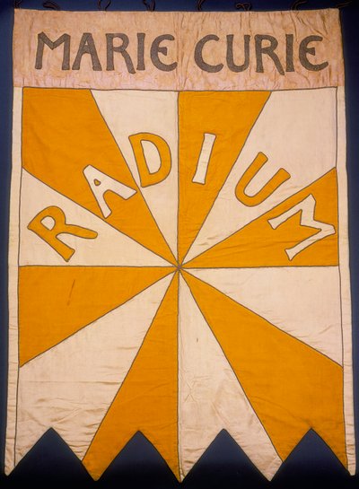 Marie Curie, Radio da Mary Lowndes