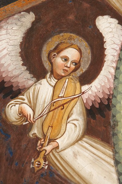 Assunzione della Vergine e la Vergine Maria che lascia cadere la cintura o Sacro Cingolo a San Tommaso (dettaglio): un angelo che suona musica e un violino, c.1420 da Master of Vignola
