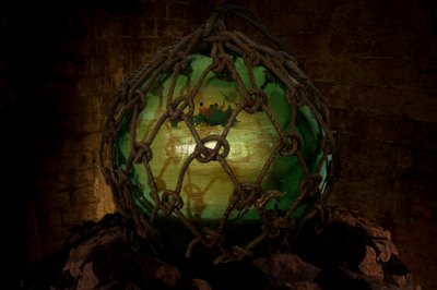 Asylum, 2001 (vetro, corda, acqua, rocce, DVD e proiezione video) da Mat Collishaw