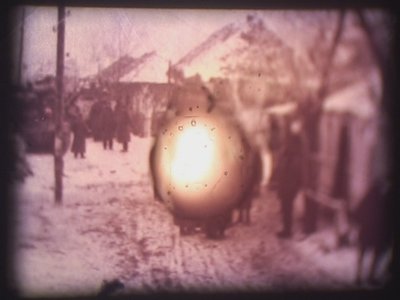 Barbarossa, 2002 (videoproiettore e proiettore di diapositive simulate) da Mat Collishaw