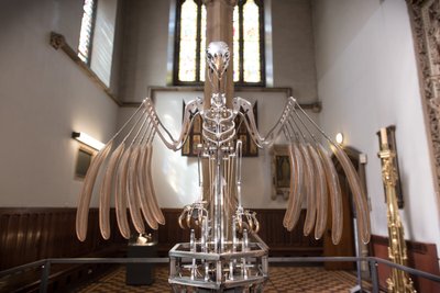 The Nerve Rack, 2019 (Acetale, Acrilico, Alluminio, Ottone, Circuiti elettrici, Vernice, PVC, Resina, Servomotori, Acciaio) da Mat Collishaw