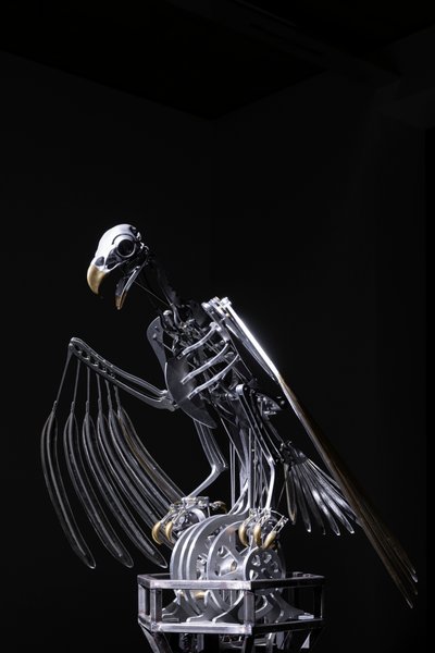 The Nerve Rack, 2019 (Acetale, Acrilico, Alluminio, Ottone, Circuiti elettrici, Vernice, PVC, Resina, Servomotori, Acciaio) da Mat Collishaw
