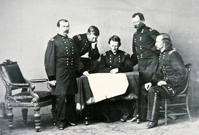 Generale Sheridan (1831-88) in conferenza con il suo staff, incluso George Custer (1839-76) da Mathew Brady