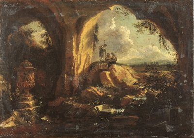 Interno di una grotta con un vaso antico e rovine, tre pellegrini all
