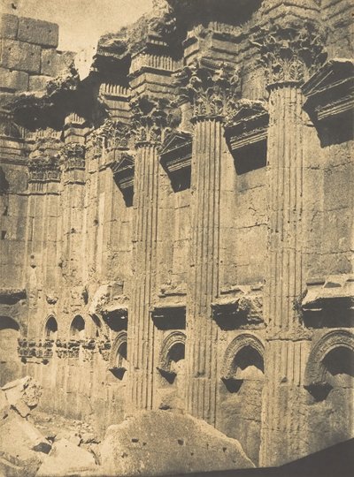 Colonnato interno del Naos del Tempio di Giove, a Baalbek Heliopolis da Maxime Du Camp