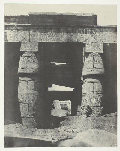 Karnak, Portico del Tempio di Khons, Tebe, 1849-51, stampato 1852 da Maxime Du Camp