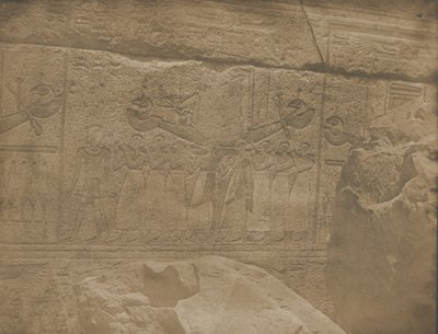 Palais de Karnak, sculture esterne del santuario di granito da Maxime Du Camp
