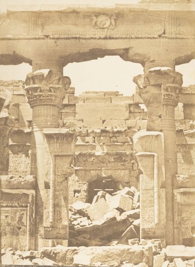 Tempio di Kalabcheh - Tra le colonne mediane del Pronao da Maxime Du Camp