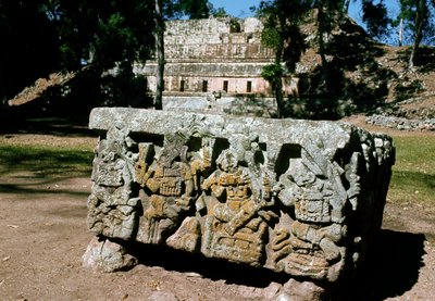 Altare Q con incoronazione del re del sole nascente, 776 d.C. da Mayan
