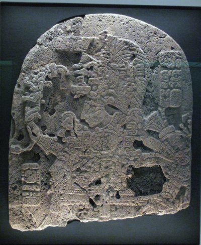 Frammento di pannello con sovrano, area di Peten, periodo classico tardo, 600-900 d.C. da Mayan