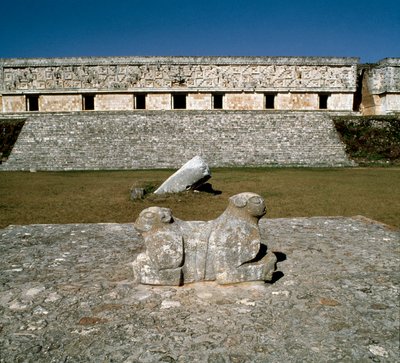 Veduta del palazzo del governatore, altare dei due giaguari, IX-X secolo da Mayan