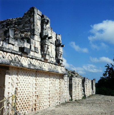 (dettaglio) della facciata posteriore del Palazzo delle Maschere, Periodo Tardo Classico (600-900 d.C.) da Mayan Mayan