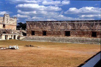 Edificio Est del Quadrilatero del Convento, Tardo Classico Maya, c.700-900 d.C. da Mayan Mayan
