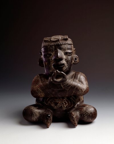 Arte precolombiana, civiltà Maya, periodo iniziale: vaso antropomorfo in argilla che raffigura un uomo seduto con le mani unite a formare un cerchio. Da Uaxactun, Guatemala da Mayan Mayan