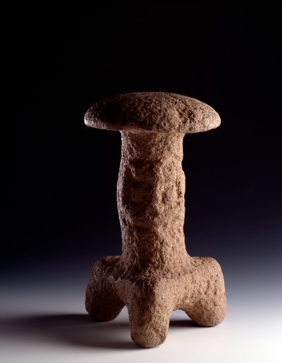 Arte precolombiana, civiltà Maya, periodo classico: scultura in pietra a forma di fungo tripode. Da Chimaltenango, Guatemala da Mayan Mayan